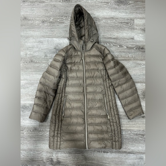 Michael Kors size Medium down fill coat, taupe color - Picture 1 of 5